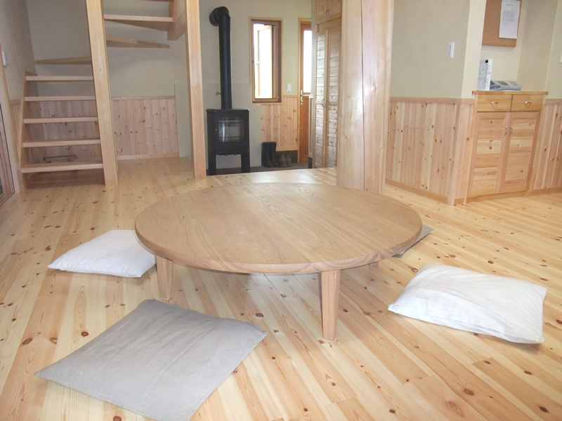 タモ丸ローテーブル（直径130cm×高さ35cm）