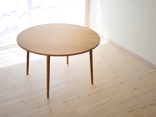 ナラ丸ダイニングテーブル、直径１２０cm。